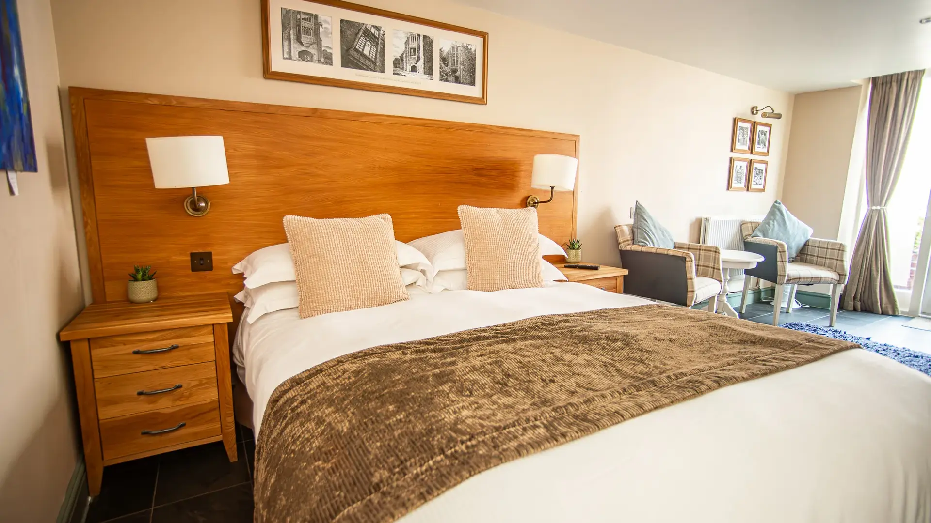 Bere_5_1_cropped Room Pic 1